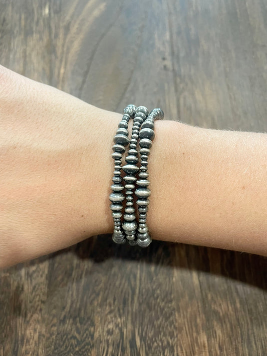 127.  Graduated Saucer Pearl Bracelet